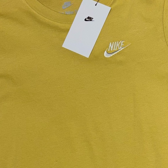 Nike Sportswear Short Sleeve Tee - Picture 4 of 4